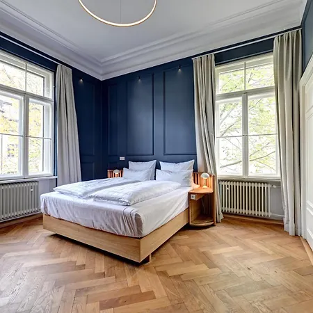 Uhland München