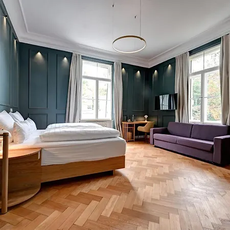 Hotel Uhland 3*