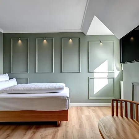 Hotel Uhland 3*