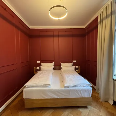 Uhland Hotel 3*