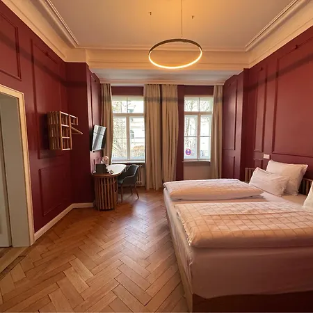 Hotel Uhland 3*