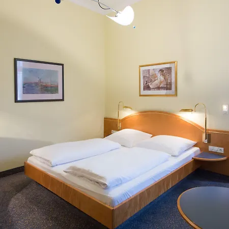 ホテル ウーランド 3*