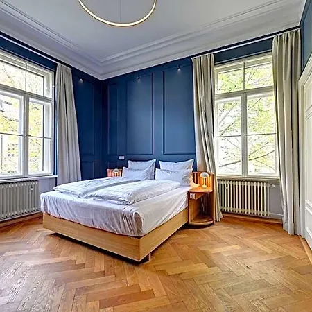 Uhland Hotel 3*