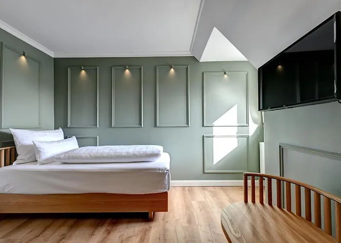 Hotel Uhland 3*