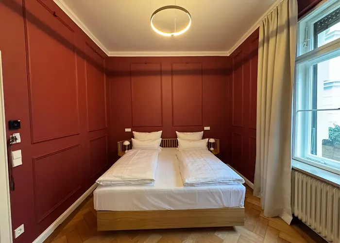 Uhland Hotel 3*