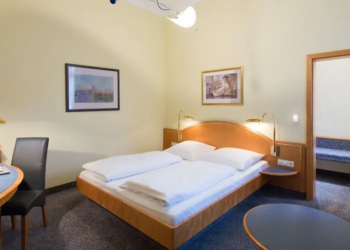Hotel Uhland 3*